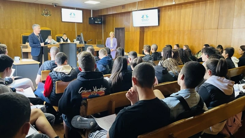 Осмокласници от Кюстендил научиха за правата и отговорностите си в дигиталния свят