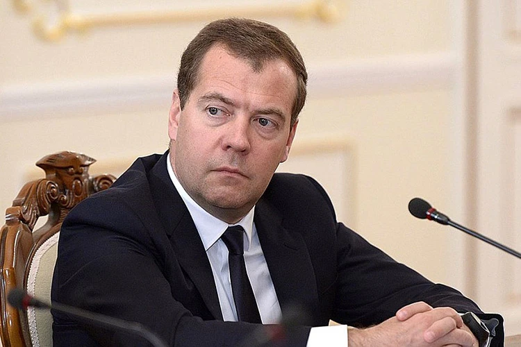 Медведев: Зелената въшка греши, вярвайки, че ще бъде недосегаем, ако получи правото да подписва документи