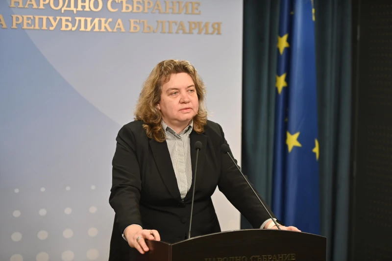 Киселова отрече да има напрежение между нея и президента: В последните 2-3 месеца правителството прави немалко