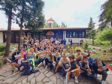 Велбъждският епископ Исаак благослови децата на Кюстендил