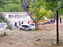 Автомобил се блъсна в дърво в Русе, има пострадали