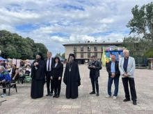 Централният площад във Видин събра десетки участници, носещи в сърцата си магията на песента и танца