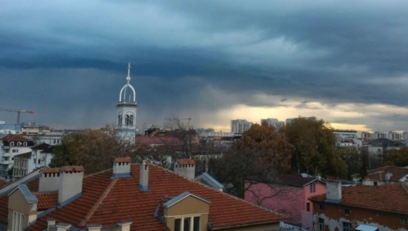 Облачно време и краткотрайни валежи ни очакват днес в Пловдив