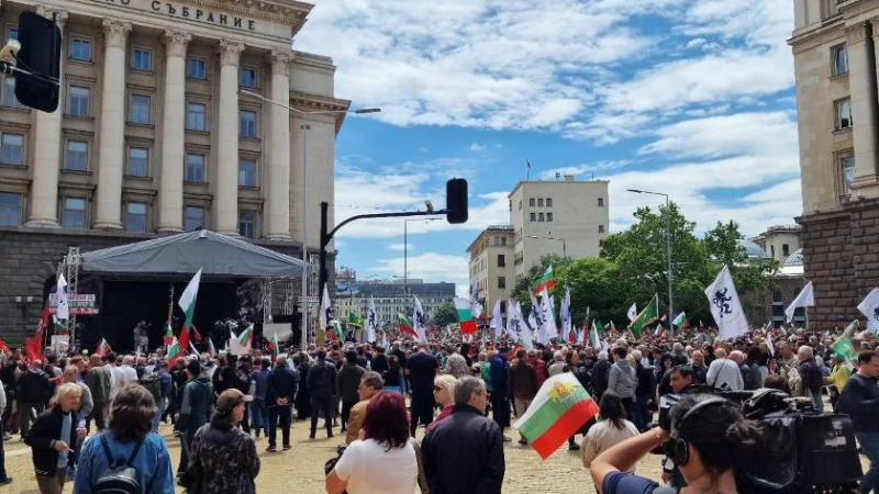 Протест срещу еврото блокира "триъгълника на властта"