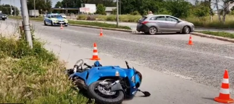 Моторист е в тежко състояние след катастрофа в Русе