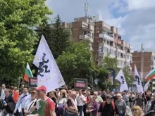 С шествие и викове "Оставка" започна протестът в защита на българския лев във Велико Търново
