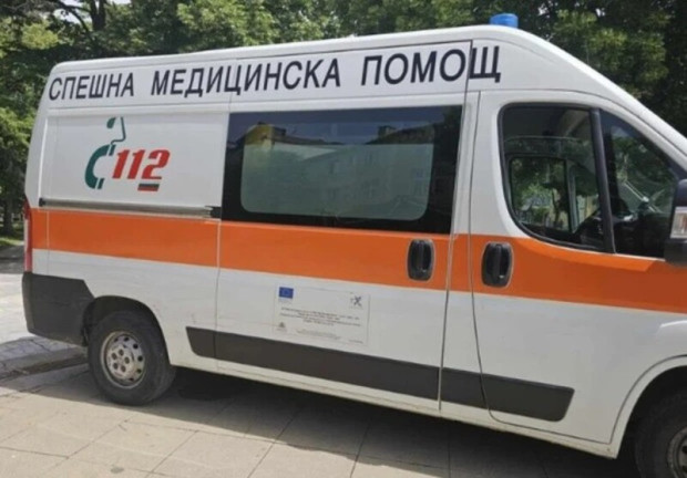 Баба и внуче са в болница, кола ги блъсна в Бургас заради неправилно пресичане