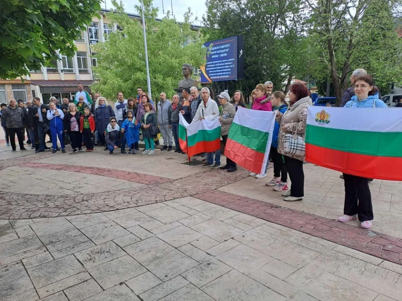 Смолянчани излязоха на протест в защита на българския лев, искат и референдум