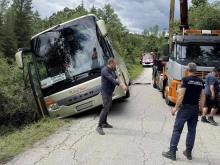 Автобус с 31 пътници катастрофира край Боженци