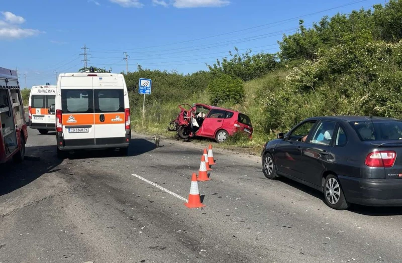 Още една жертва в катастрофата в Бургаско: Почина единият от шофьорите