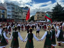 Над 800 души се включиха в националното надиграване по време на Празника на розата в Казанлък