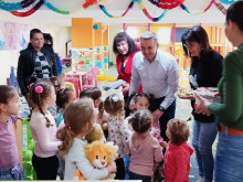 Жени ГЕРБ – Смолян и депутатът д-р Красимир Събев организираха празник за децата от ДГ "Зорница" по случай 1 юни