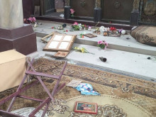 Поругаха храм в Плевенско, изпочупени икони се търкалят по земята