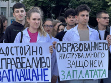 Пловдивски медици и студенти отново излизат на протест днес, затварят булевард