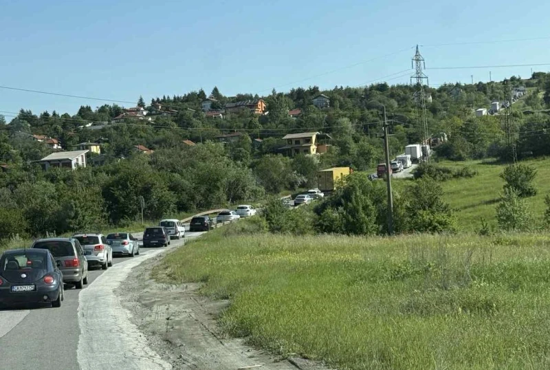 Магистрала "Тракия" от Вакарел до София е затворена, проблеми с обхода