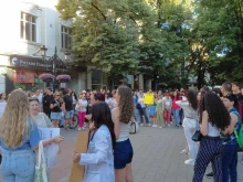 Млади медици излязоха пак на протест в Пловдив с искания за достойни усл...