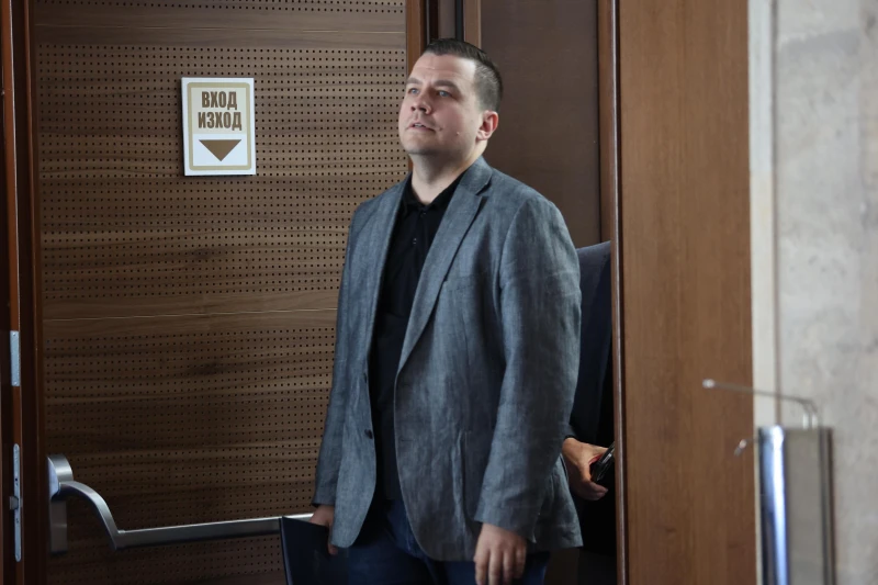 Балабанов: Цончо Ганев е изплашен от еврозоната, но част от спестяванията му са в евро