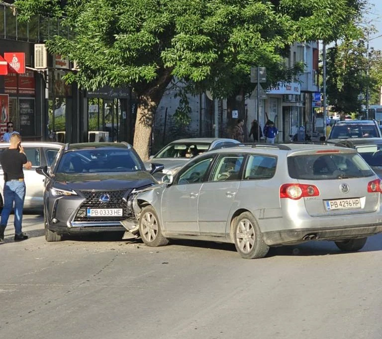 Катастрофа затапи кръстовище в Пловдив