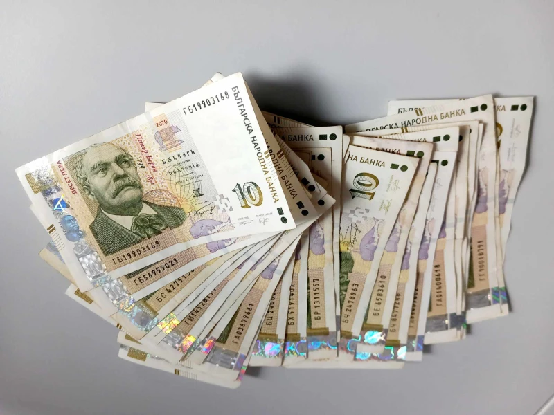 Бургазлия се изложи заради 777 лева
