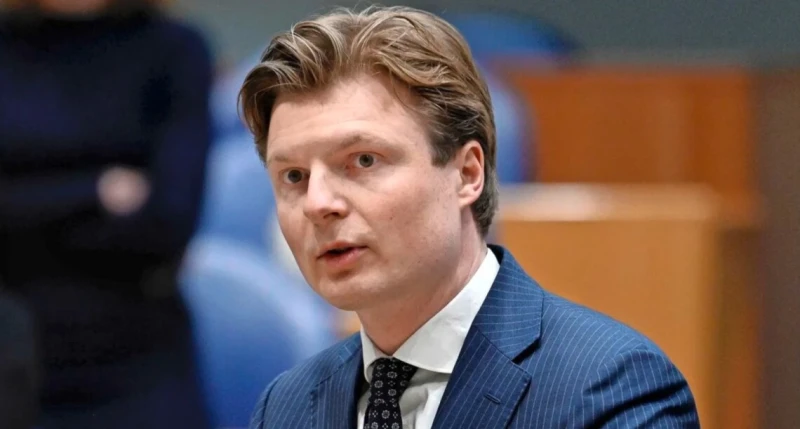 Брекелманс: Нидерландия ще предостави на Украйна пакет от военна помощ от 400 млн. евро