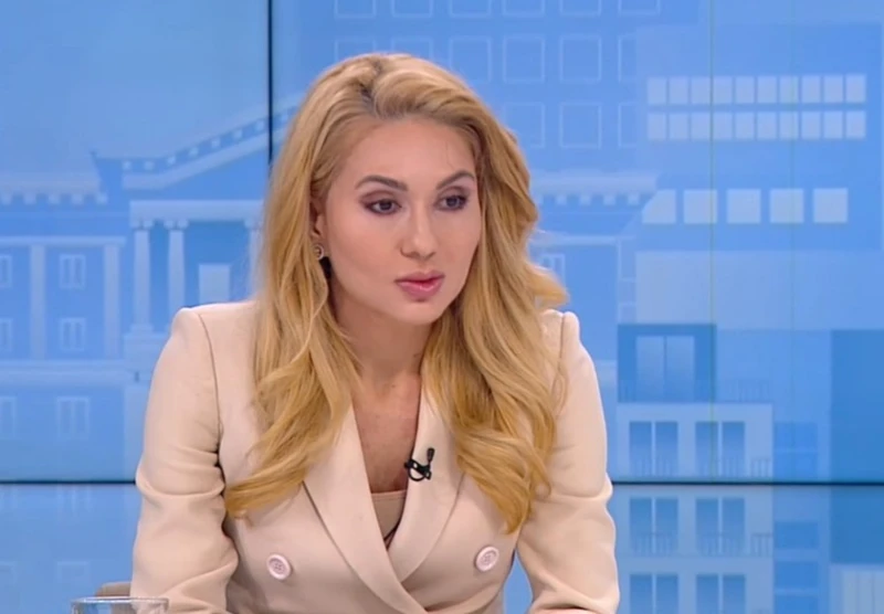 Шефката на КЗП тропна по масата