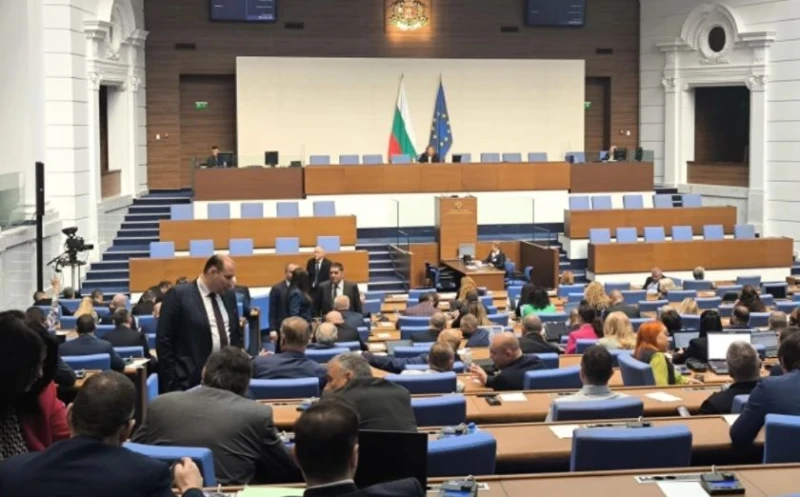 Парламентът отхвърли разглеждането на имунитетите на четирима от "Възраждане"