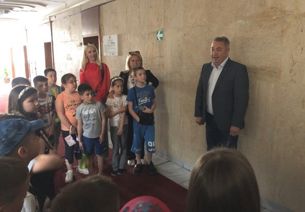 Ученици от СУ "Отец Паисий" в Смолян се запознаха с дейността на Областна администрация