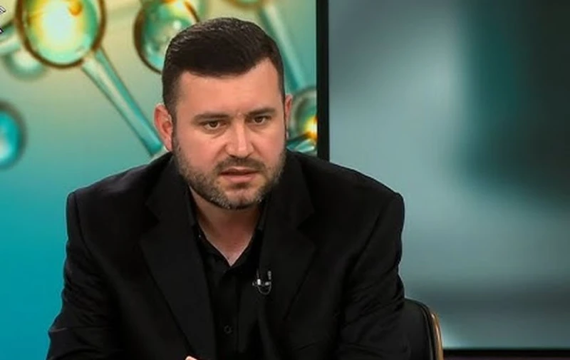 Лекар: Това е бактериална инфекция. Заразява се по въздушно-капков път