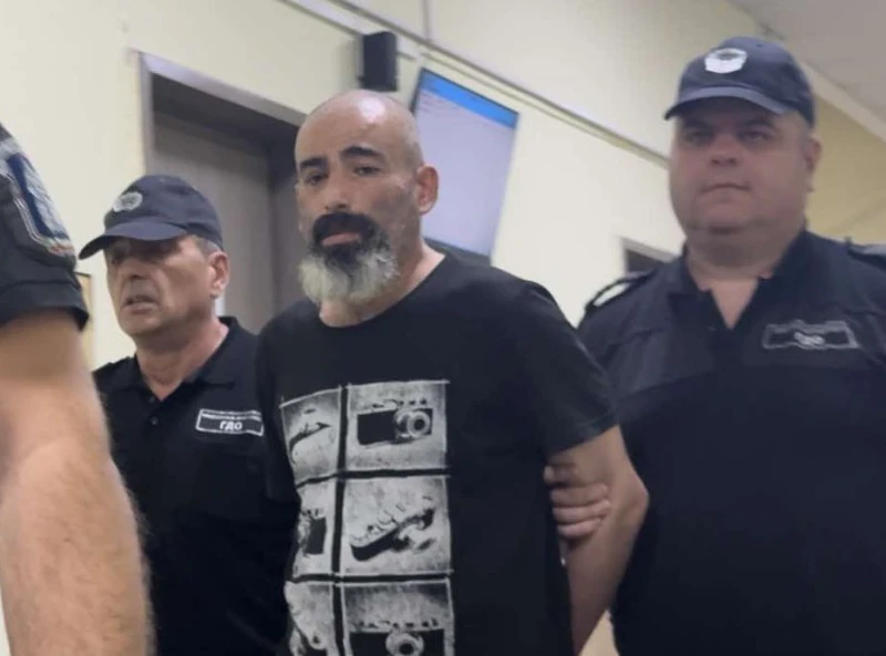 В Пловдив доведоха с белезници мъжа, който искаше да се самоубива
