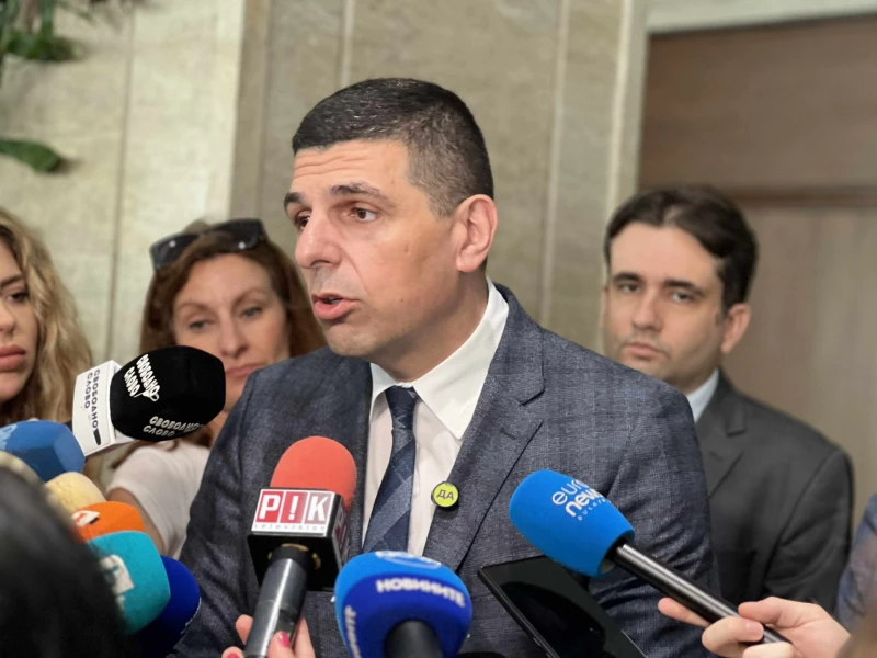 Ивайло Мирчев: Приказките на Бойко Борисов за операция "Барбароса" илюстрират комплексите и страховете му 