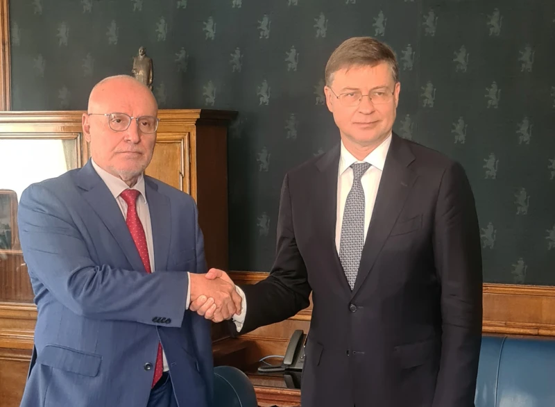 Управителят на БНБ се срещна с еврокомисаря Валдис Домбровскис