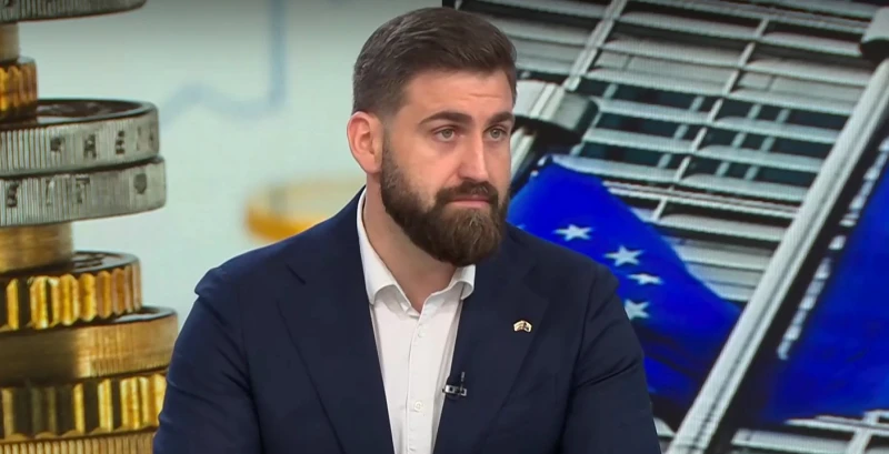 Евродепутат: Когато някой квартален тарикат ти казва, че ще ти вземат парите, ако не ги похарчиш за шест месеца, трябва да обориш тази лъжа