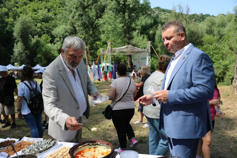 Кулинарите от Кошов станаха първи в отборното класиране за най-вкусна гозба на празника в Иваново