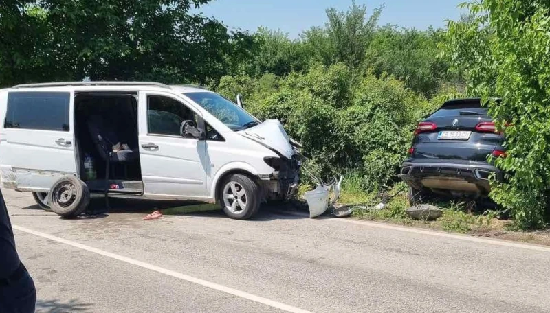 Тежка катастрофа между до Червен бряг, има пострадали
