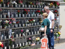 На Черешова задушница: Хиляди хора посетиха гробовете на своите близки в София