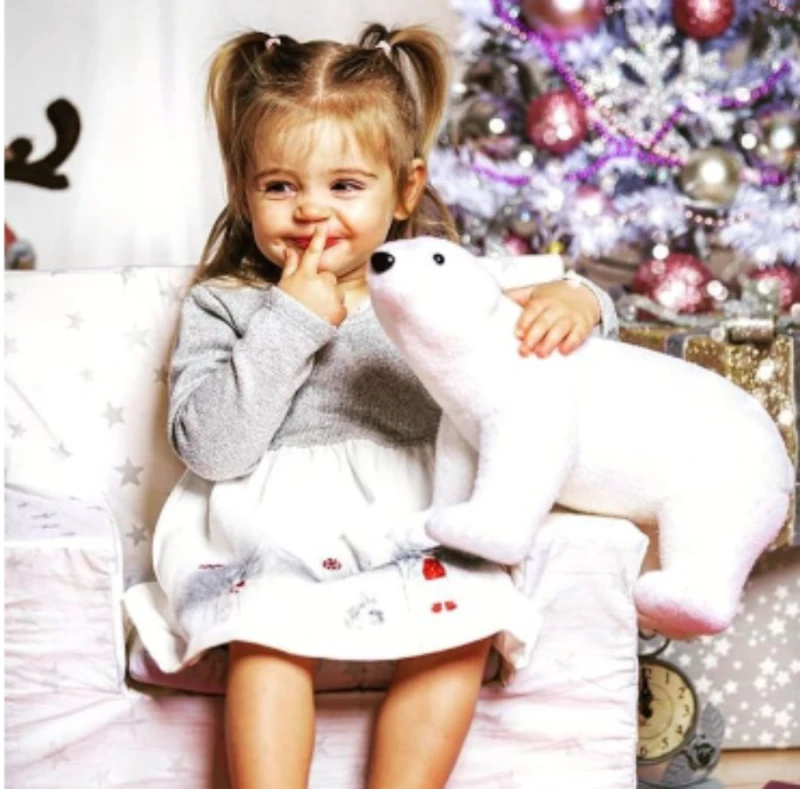 Любен Дилов показа внучката: Извънземна е, не знам с какво я заслужих!