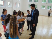 Прерязаха лентата на новия физкултурен салон на НУ "Христо Ботев" 