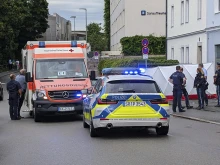 Мъж се вряза с кола в тълпа в Пасау, сред ранените са съпругата и дъщеря му