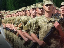 Le Monde: Украинските бригади се състезават в привличането на новобранци, използвайки ''по-агресивна'' кампания