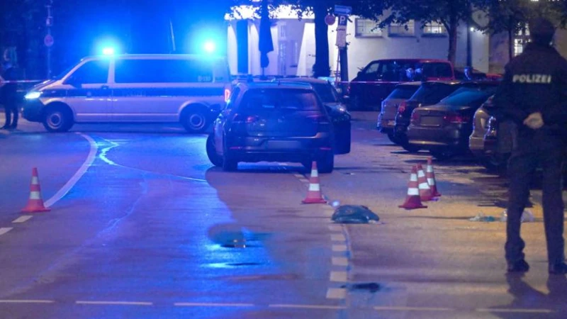 Българка нападна с нож двама души в Мюнхен, полицията я застреля