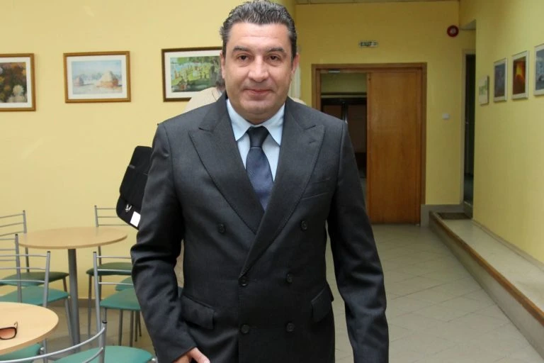 Забравен наш бизнесмен днес става на 61, бил е портиер, шофьор и барман