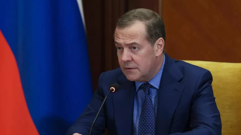 Медведев за руската офанзива: Зелените въшки и техните покровители са предупредени
