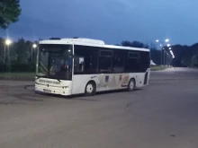 Автобус стои зарязан до Братската могила вече втори ден