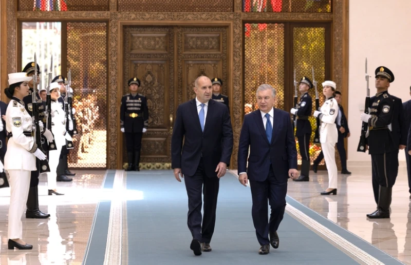 Президентите Румен Радев и Шавкат Мирзийоев подписаха съвместна декларация за засилване на сътрудничеството между България и Узбекистан