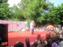 Децата от район "Южен" пяха с Хайгашод Агасян в парк "Бели Брези"
