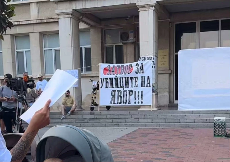 Варненци се събраха на протест заради смъртта на Явор 