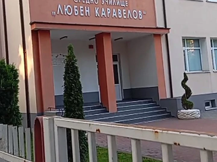 Читател: Не се спазва заповедта на кмета! Докога?