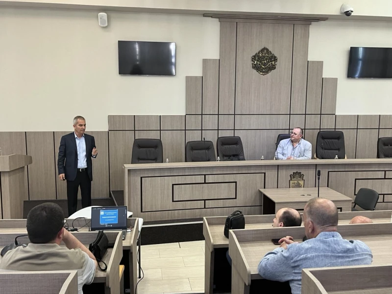 Общински съвет – Бургас проведе публична лекция на тема "България на прага на еврозоната"