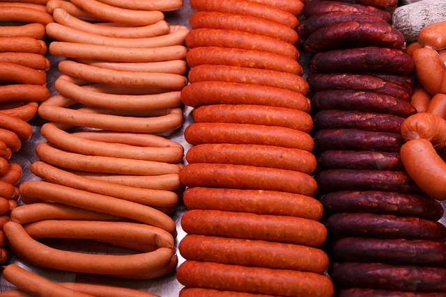 Масово влагат глюкоза в колбасите: Така се увеличава обема на продукта и предизвиква апетит