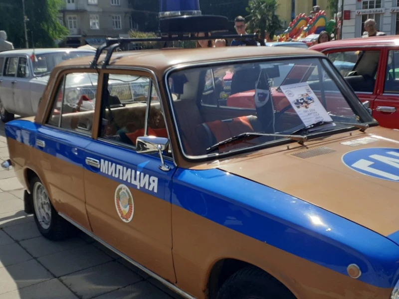 Класиката сред колите: Ретро парад в Кюстендил
